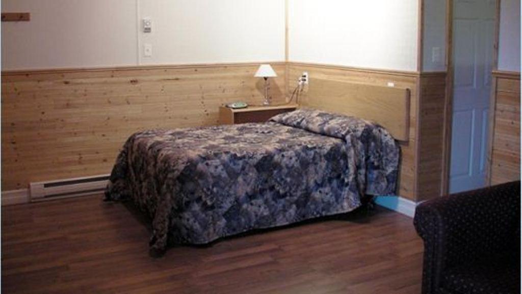 Dockside Motel St. Barbe Екстер'єр фото